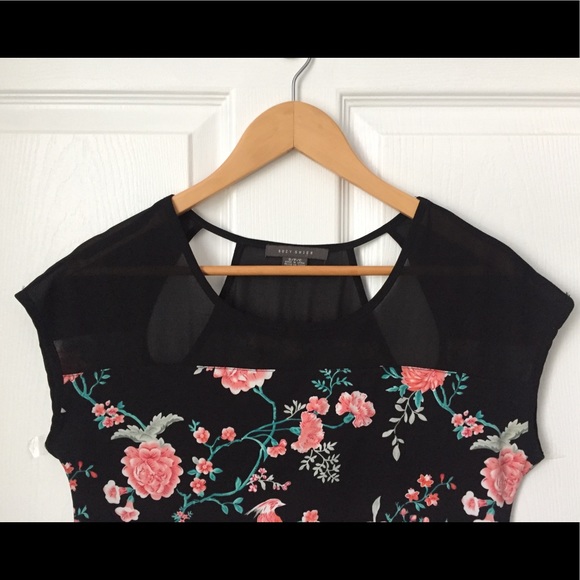 Suzy Shier Black Floral Top - Size S - Picture 2 of 8
